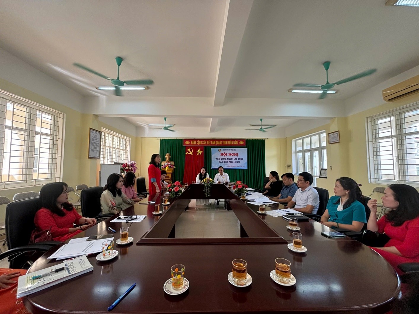 Media\2012_tlgd.hdu.edu.vn\FolderFunc\202410\Images/vien-chuc-2-20241004093158-e.jpg